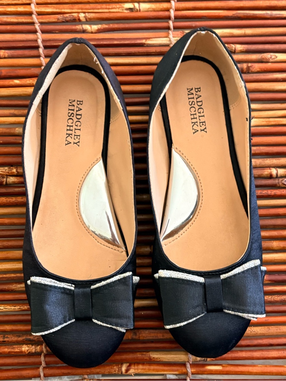 Badgley Mischka Black Satin Bow Flats with Silver Piping Girls Size 1